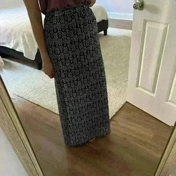 Black & white pattern maxi skirt - Picture 2 of 3